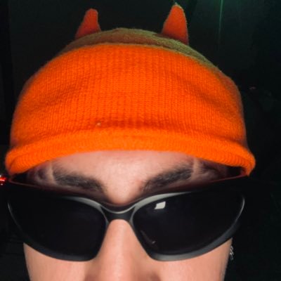 Pertenezco a mi propio club de los callados que tenemos mucho por decir ! HAGO MÚSICA 📀🔥💕 🔫🔫