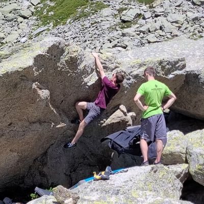 Fraser_Mck4's profile picture. Climber for @szentclimbing 
UofG