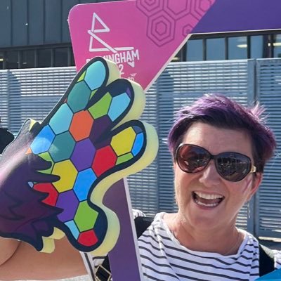 I love netball, sunshine and wine. In that order. Oh, and my amazing kids too 🤩
