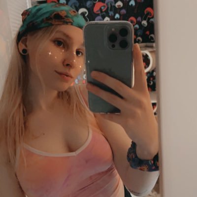 lxylabianchi's profile picture. probably using u for ur dog