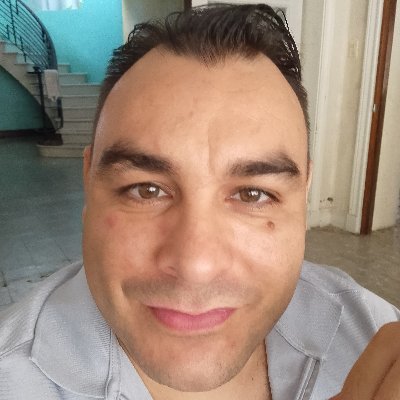 ¿Quién de los dos tendrá más oscuridad, mi amor, tú o yo?
No sé si algún día podré descifrar a dónde irán a parar tantos silencios en este nido de sueños rotos