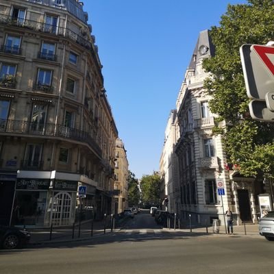 CarreTournelle's profile picture. Association du quartier Saint-Victor @Paris5 autour de l' #ArtdeVivre et de la #Culture 👫🚲🌳10 tables étoilées ✨️des enseignes de déco premium, rue des 📚...