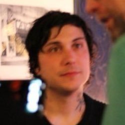 Never fade in the dark 🕯

18 year old emo dumbass