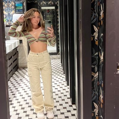 HelenaHone's profile picture. Twist it pull it bop it