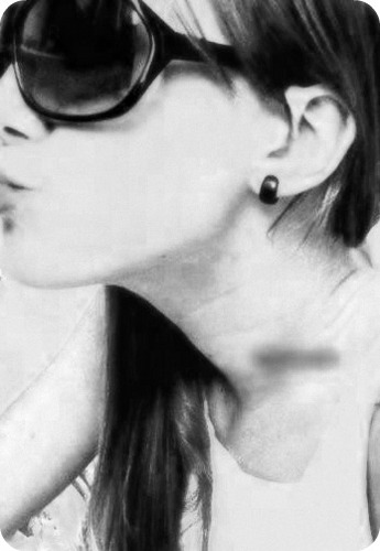 oi_tequila's profile picture. E ela no absolut, misturando ice uisque e redbull.  Curriculum: sei fazer miojo, gelo, e passo o dia no twitter.