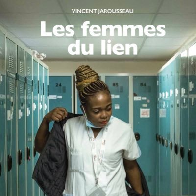 RomanPhotoDoc's profile picture. "Les Femmes Du Lien - La vraie vie des travailleuses essentielles". Le nouveau roman-photo-documentaire de @VinceJarousseau - sortie le 22/09/2022 @les_arenes