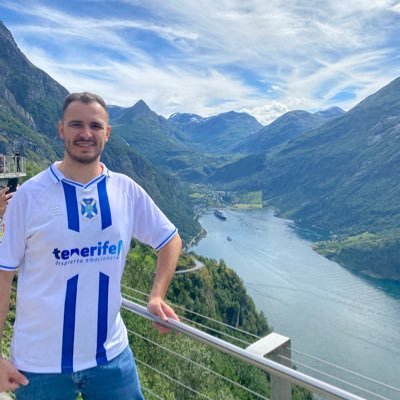 🏴Aficionado del C.D. Tenerife🏴 . Adelante sin temor a la meta final.🏴