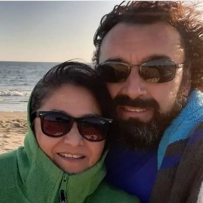 Porteña de nacimiento y Quilpueína de corazón. Mamá chocha de un baterista y de una kpoper brillante. Devoradora de libros y enamorada del amor de mi vida.