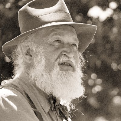 TalesLongMemory's profile picture. The story of America you didn't learn in school. Narrated by Utah Phillips.