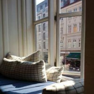 Dina_McG's profile picture. Scotland is a Country not a county.