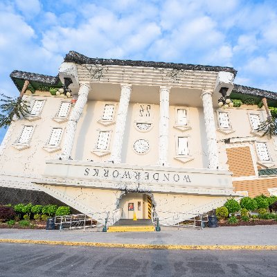 An Indoor Amusement Park for the mind, featuring over 100 hands-on exhibits and displays! ⭐ #upsidedownhouse