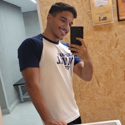 20 anos/ Carioca / Atleta - Natação / Capoeira / Instagram _JairJuniior e Snap jairfariajunior / 17.12