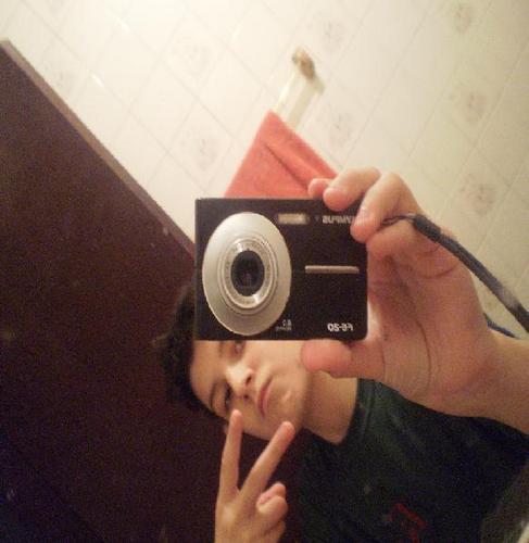 sou um cara q curte a vida, divertido e mto palhaço!! kkkk''