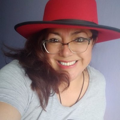 Maestra en Literatura Aplicada de la UIA Puebla. Lectora voraz e incansable escritora. Habitante en el Universo de Libros.