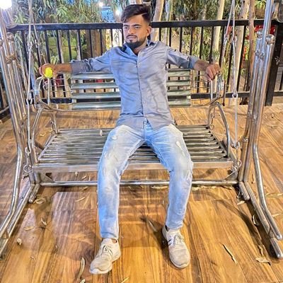 mukaddar se kah do Akela nahin Hun main
duaon ka kafila chalta hai mere sath 🥰
@its_musarrafali
single Life best Life👍😌
