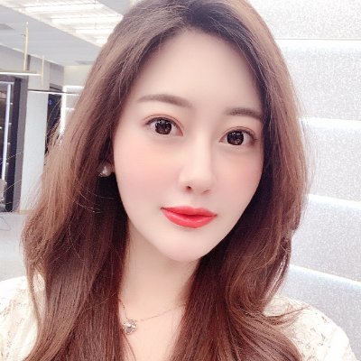 A woman who likes to enjoy traveling, golf, food, scuba diving, surfing, and anything related to the sea