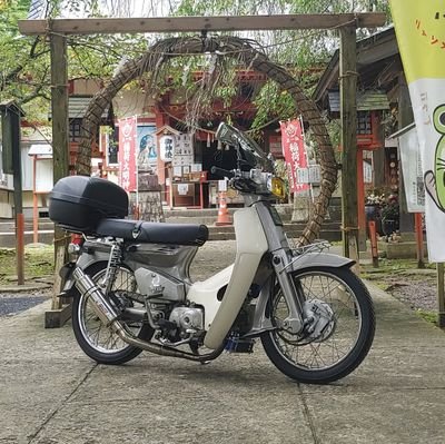 まぁ～！？と申します。
基本バイク垢です！
カブ、ジェイド、フォルツァで嫁ちゃんとツーリングをたのしんでいます！若草稲荷神社に出没いたします。
無言フォロー失礼いたします！
  #若草稲荷神社   #若草神社 #若草ファミリー  #バイク  #ツーリング  #宮城  #カブ主