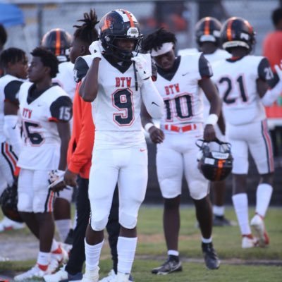 Xavier Wilson || Booker T Washington🧡 || Class of 23🎓|| 6’3||190 DE/FS/OLB||™️. NO HAND OUTS❗️❗️❗️