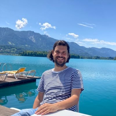 - 'TV show junkie'
- bookworm
- ios dev since 2008
- austria fan