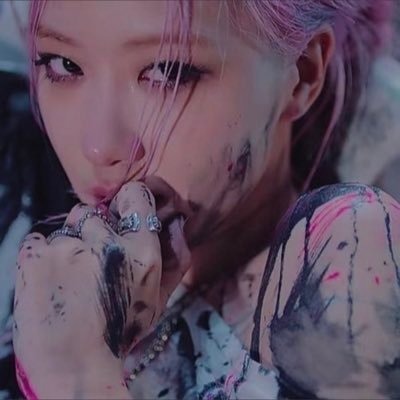 you’re so pretty when you smile! { #kpoptwt #booktwt } 🇨🇦 | 🎞:little women, if you wish upon me📚: through my window, kafka on the shore, rock paper scissors