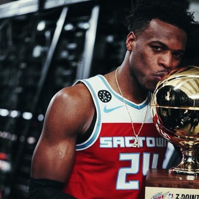 not affiliated with @buddyhield #thunderup Boomer Sooner I hate the Texas longhorns Love the Dallas cowboys I follow back #nbatwitter #nfltwitter