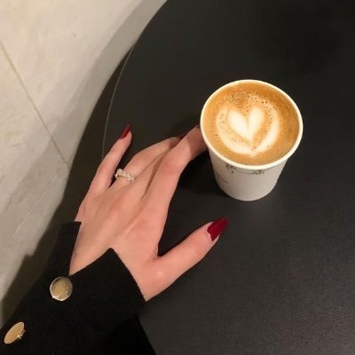 teacher🇰🇼
هيَ لحظة مشاعر كُتبت في تغريده
