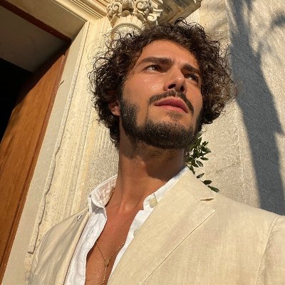 منتحل شخصية مودل ايطالي