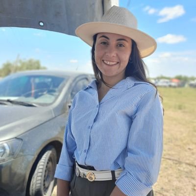 •Estudiante 
•Técnica en Producción Agropecuaria🐂🌾