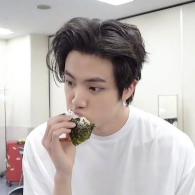 ジンペン寄りのオルペンです♡BTSが大好きでたまりません♡大人ARMY♡アミと繋がりたい꒰ ¨̮ ꒱⸝♡フォローしていただけると嬉しくて泣きます( ߹꒳ ߹ )無言OK、必ずフォロバします♡無言フォローお許しください°ʚ😇ɞ°