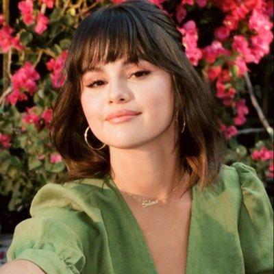 meoutneon's profile picture. 