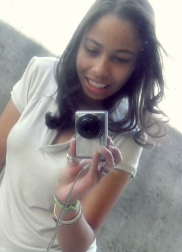 Ana Carolina, áriana, 13 anos. Viciada por  @Paramore e @Fakenumber. Participante do Projeto Borboleta. Follow-me ;3