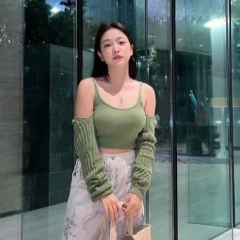 ʚ 𝐘𝐄𝐑𝐈 𝐑𝐏𝐬 ┄─ ⋆ a petite fairy with dazzling personality 、심장이 더 빨리 뛰게 만들 수 있습니다.
duo pucek w @zkjndlin .