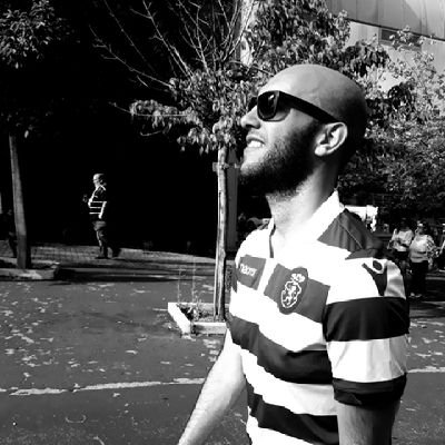 nasci em lisboa, a 4 de maio de 1991, e sou licenciado em comunicação e jornalismo. O desporto, o futebol em particular, é a minha grande paixão.