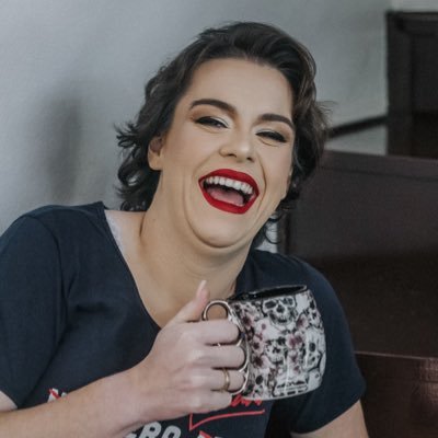Buscando cada dia ser melhor para mim mesma, o que os outros pensam e problema deles eu vivo pra mim não para eles!