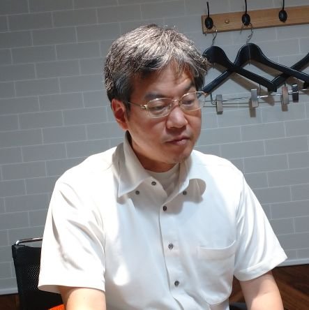 yZ687E1YsjQ9CGz's profile picture. 日本プロ麻雀連盟四国支部1期(第38期後期)。愛媛県在住のサラリーマン雀士です。
主にKIT JAOさんのじゃおとんサークル内にて麻雀してます。
卓を囲めば、みんな楽しくかつ真剣に麻雀できればと思っております。
微力ながら麻雀の発展、普及に努めるべく、発信してまいります。何卒よろしくお願いいたします。