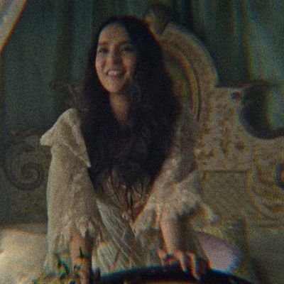 starsxling's profile picture. —alina the bright, daughter of keramzin, slayer of monsters, save us.