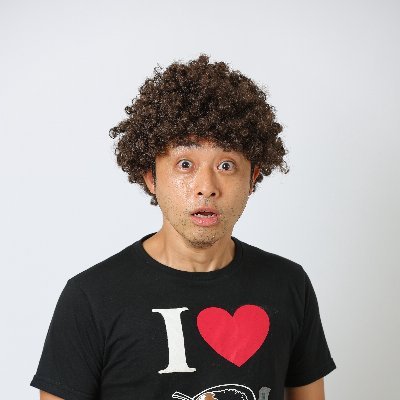 カレー好きコミック系シンガーソングライターです！ ピコ太郎の影響で活動開始！ ピコ太郎のようなブームを起こし、世界平和に寄与したい！ AIに負けぬ愛溢れる人間が生まれるよう「人生」をテーマに表現します。 
https://t.co/pgQMzK98gQ