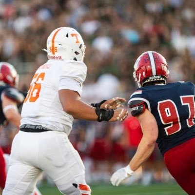 Bishop Gorman High School. c/o 2025 Height-6’4 Weight- 295 Hands-10 3/4 OL https://t.co/WgRUKNCrUb