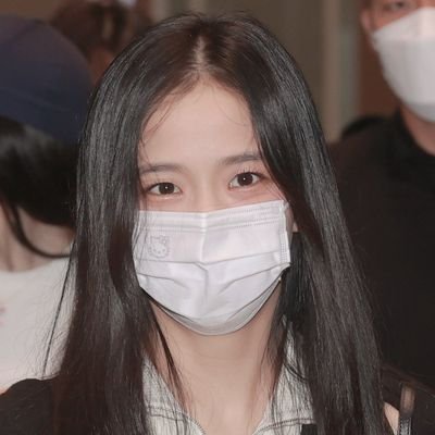 dmpychi's profile picture. echoes and silence