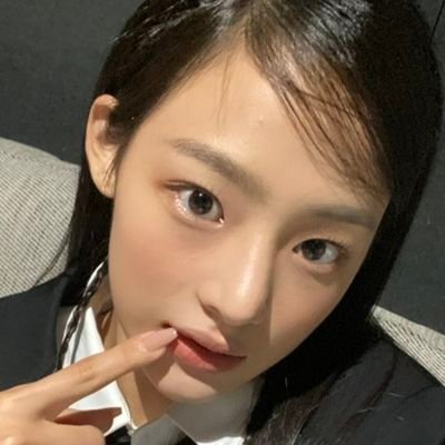 minjisaveworld's profile picture. 