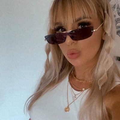 Cait_bradshawX's profile picture. Caitlin // 25 // Cornwall // Paediatric nurse