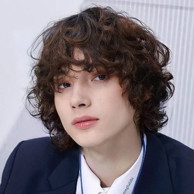 @finnwolfhard and Huening Kai of @TXT_bighit @TXT_members