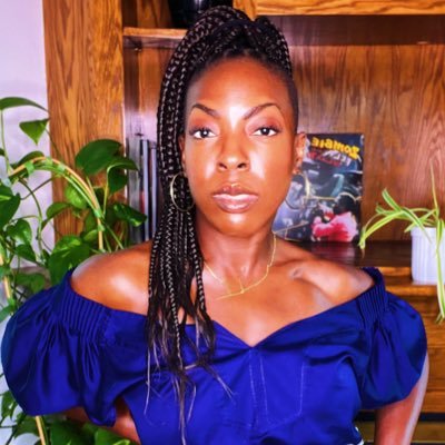 Theatre artist. Style & plant enthusiast. Artistic Director of @yptdc. #kilroyslist playwright. 🇳🇬🎭👗🍃🌈