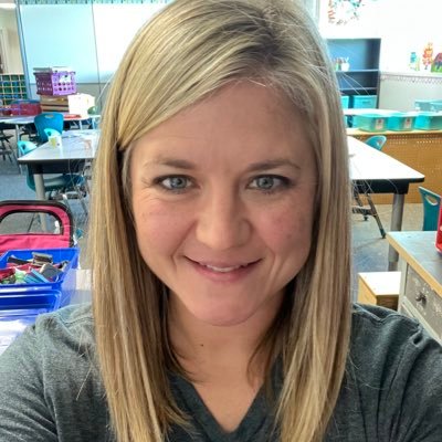 kindergarten teacher🍎
mother of 3 👦🧒👧
wife to a firefighter 💏 💍🚒