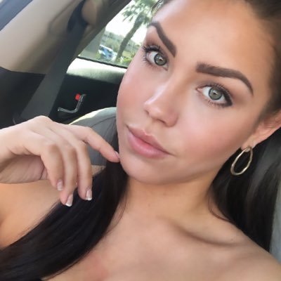 Fabiola26562083's profile picture. 