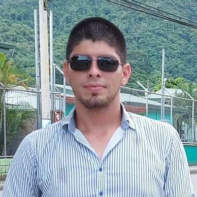 Soy serio pero muy amistoso, soy amante ala tecnología, a los carros y ala cocina profesional