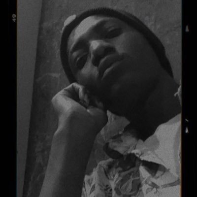 Big boy with a big God💪...I just want to sing 🎶£££ I’m a songwriter 📝🎤🎶...please follow me 🙏