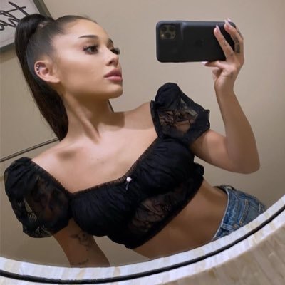 smoking weed + being skinny 🖤 💗🖤minors dni