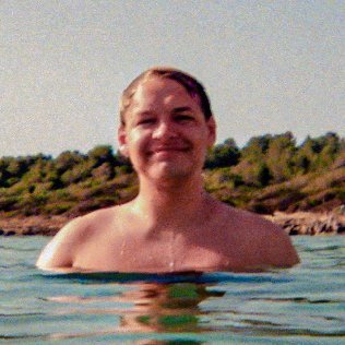 entowon's profile picture. Don't be rude, send a nude | (he/him)