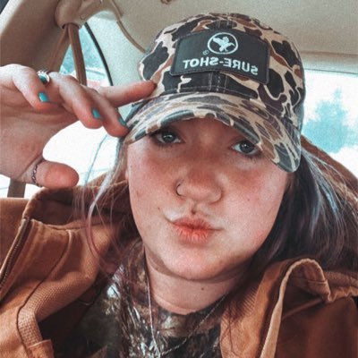 raeganjones000's profile picture. 🌾okie🌾 23 • •snap: raeganomgg